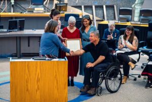  L'équipe du projet reçoit la certification or pour la phase de construction/conception de la Fondation Rick Hansen.