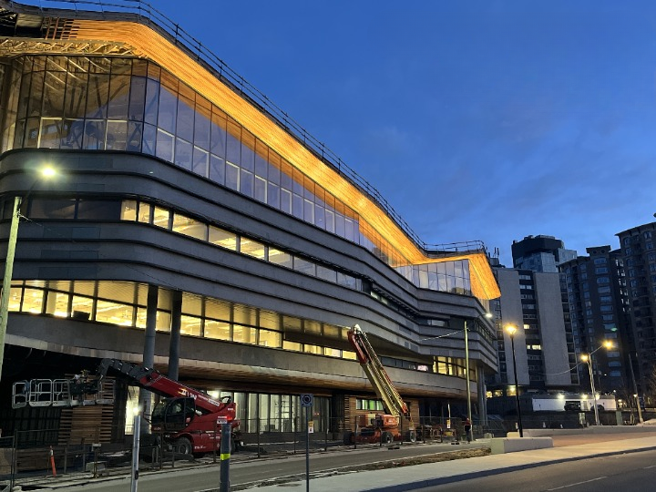 Image of the outside of Ādisōke, as construction work continues.